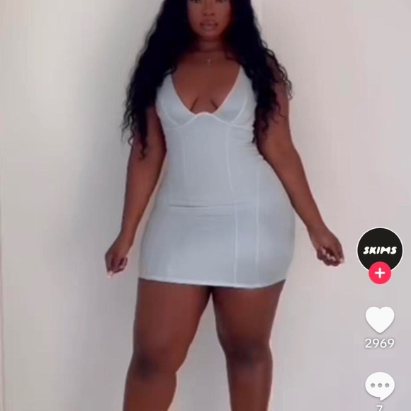 SKIMS Ultra-Flattering Glissenette Slip Dress - ICE color - Picture 5 of 5